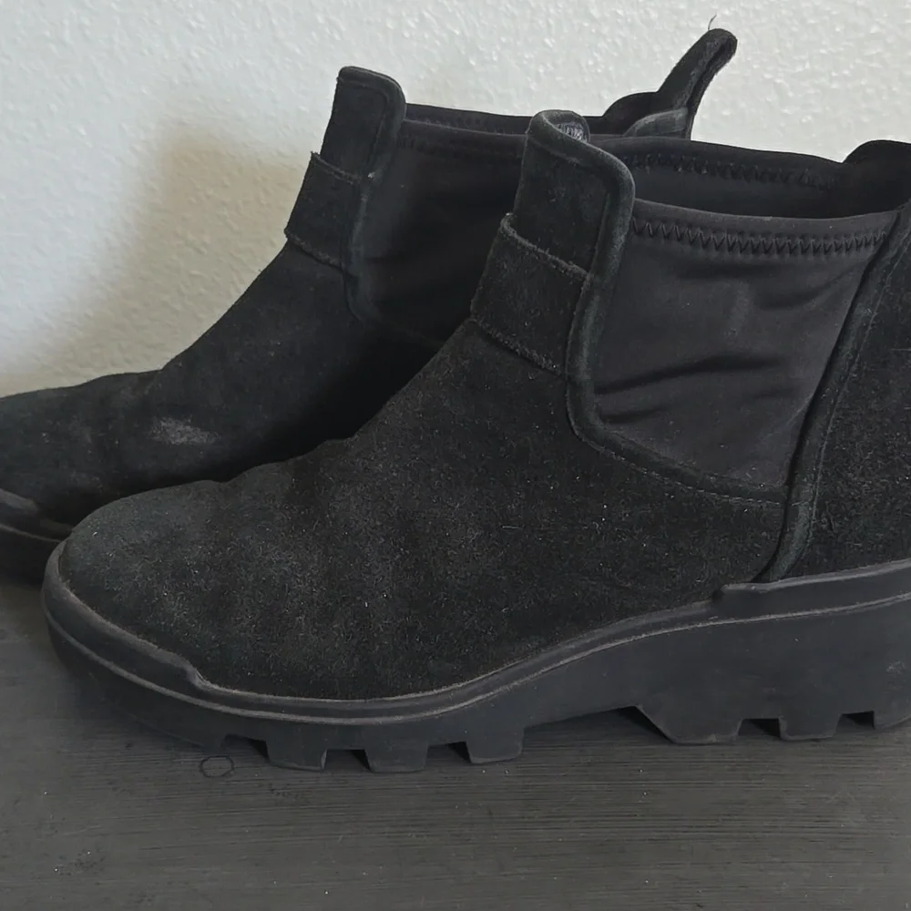Eileen Fisher l Black Waterproof Suede Splash Chelsea Boot Size 6.5
